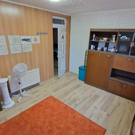 Friendly In The Suburb. * ブダペスト