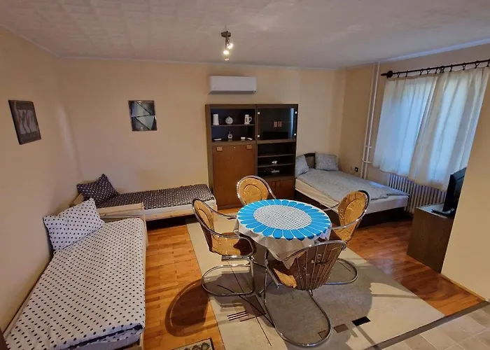 Friendly In The Suburb. Appartement