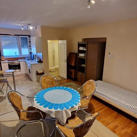 Friendly In The Suburb. Apartmán *